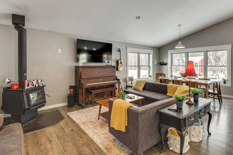 Hermantown Vacation Rental | 6BR | 3BA | 3,500 Sq Ft | Stairs Required