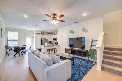 San Antonio Vacation Rental | 3BR | 2.5BA | 1,350 Sq Ft | 1 Step to Enter