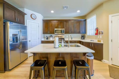 Fully equipped kitchen for easy group meals