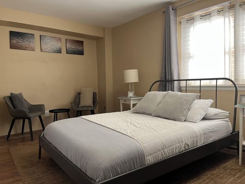 Bed and sitting area
