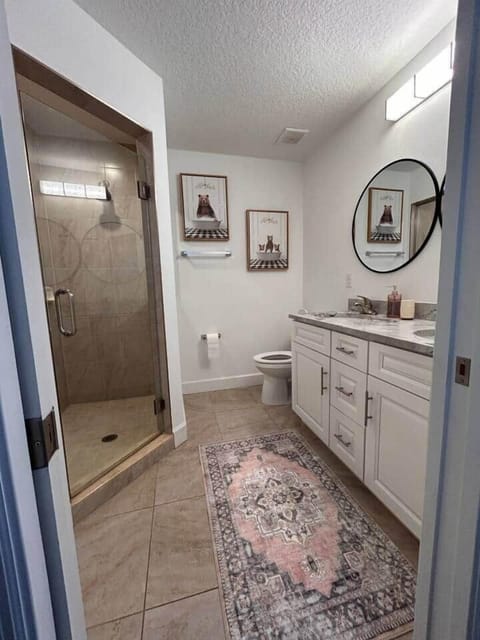 Upstairs king bedroom ensuite bathroom