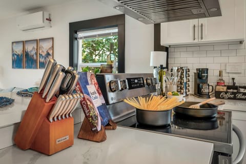 Channel your inner chef in this stylish, ready-to-go kitchen.