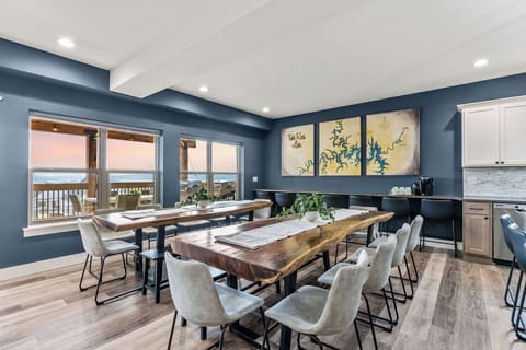 Seating for everyone around the dinner tables