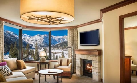2. Everline Resort & Spa Fireplace Suite Valley View