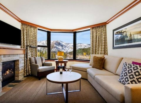 3. Everline Resort & Spa Fireplace Suite Valley View