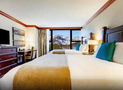 2. Everline Resort & Spa Deluxe Queen Room Valley View