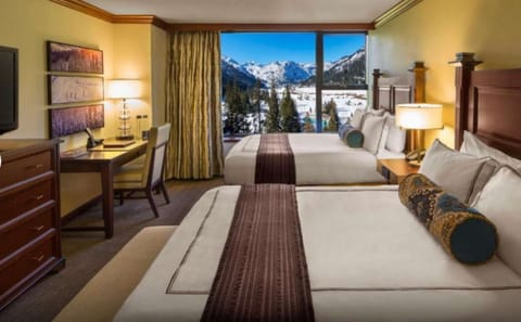 1. Everline Resort & Spa Deluxe Queen Room Valley View