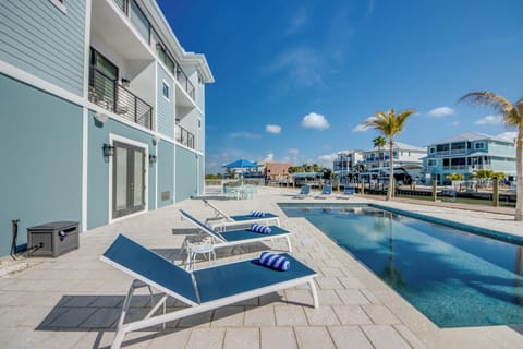 501 Palermo: Luxe 6 Master Suites on canal House in Estero Island