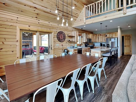 Dining Area with Seating for 14 - Mountain Crest Lodge