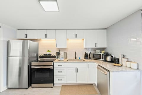 All modern appliances to make meal preparation a breeze.