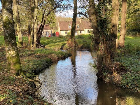 Moulin vu de la riviere
