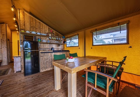 Open-plan dining area and fully equipped kitchen