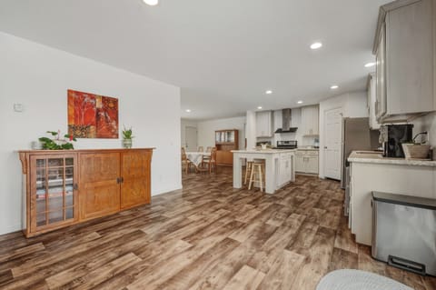 You'll find games in this cabinet. 