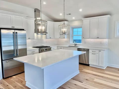 New 4BR Beach Condo w/ Rooftop Deck & Ocean Views Apartment in Ocean City