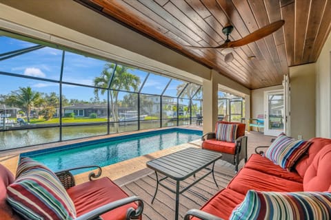 Al Fresco Living: Covered Deck overlooking the Private Pool.