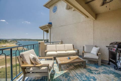 Balcony with Grill