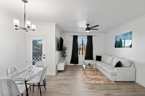 Bright 1BR/1BA + Fitness Center + Gym + Laundry Apartment in Tempe