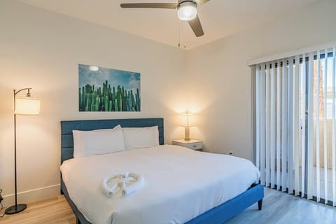 Charming 3BR/2BA w/ Pool | Gym | Laundry | 65" TV Apartment in Tempe