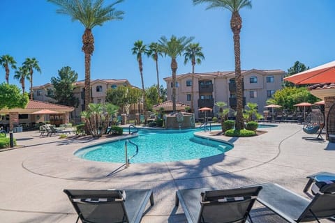 Charming 3BR/2BA w/ Pool | Gym | Laundry | 65" TV Apartment in Tempe