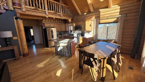 Kitchen & Dinning Area