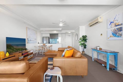 Immaculate Top Floor Views!