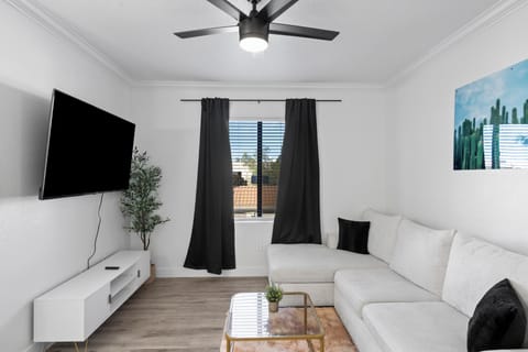 Stunning 1BR1BA w/ InHouseLaundry | Pool | Gym Apartment in Tempe