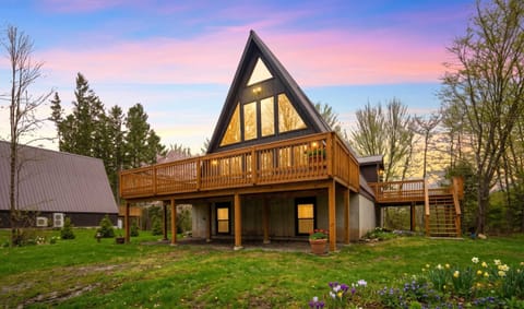 Iconic A-Frame Cabin – Exterior