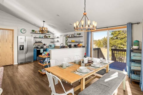 Bright dining area with mountain views, seating for the whole group, and easy access to the deck. Perfect for family meals, game nights, or holiday gatherings after exploring Breckenridge, Fairplay, and nearby trails.