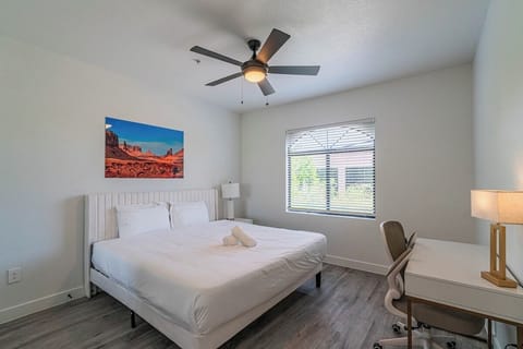 Luxury 2BR Stay , Resort Pool , Gym Apartment in Tempe