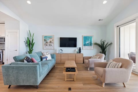 Level 3 Living Room with Ocean View Porch