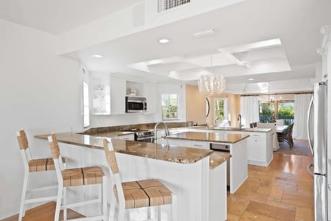 Looks like a magazine, feels like home. This kitchen is ready for your next great meal.