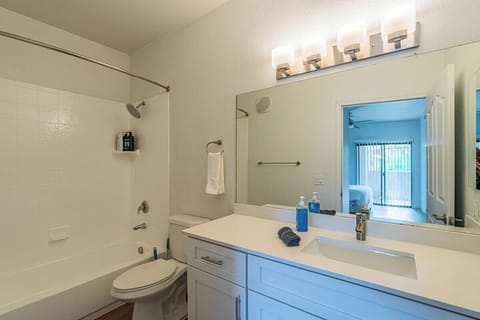 2BD2BA Resort Style w/ Gym, Pool Apartment in Tempe