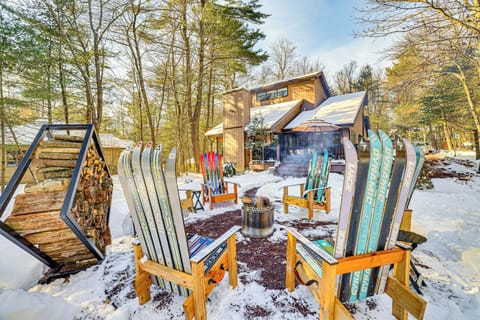 Pocono Pines Vacation Rental | 3BR | 4.5BA | 4 Steps Required | 2,000 Sq Ft
