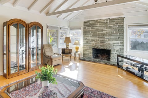 Los Angeles Vacation Rental | 2BR | 2BA | 1,863 Sq Ft | 3 Steps to Enter