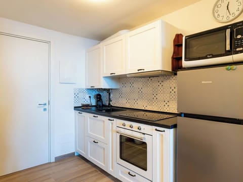 Wood, Trunk, Winter, Twig, Outdoor Furniture, Freezing, Woodland, Snow, Backyard