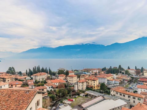 Mountainous Landforms, Mountain, Hill, Residential Area, Mountain Range, Town, Highland, Neighbourhood, Horizon, House