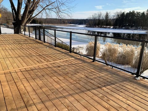 Brand new spacious deck