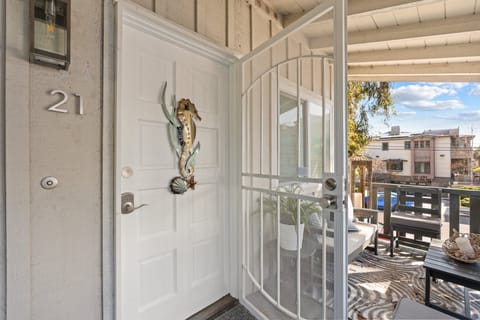 entry/private patio