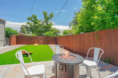 BBQ grill, fire pit, corn hole, & outdoor seating w/ mountain view!