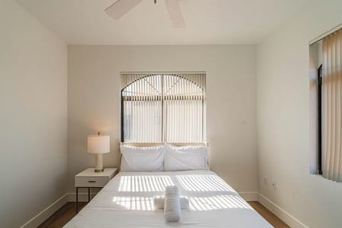 Bright & Spacious 2BR2BA W / Pool, Gym & Parking Apartment in Tempe