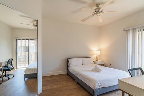 Bright & Spacious 2BR2BA W / Pool, Gym & Parking Apartment in Tempe