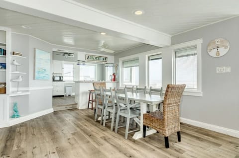 Dining - Seating For 8 - First Floor