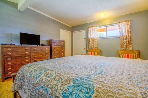 Bedroom. Interior and views may vary based on location and availability