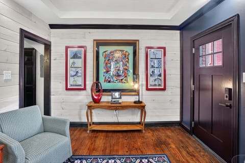 Indoors, Building, Furniture, Living Room, Room