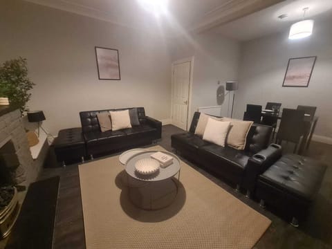 Living Room / Lounge