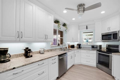 Make yourself at home in a fully equipped kitchen, ideal for quick meals or longer stays. Enjoy plenty of storage, a beautiful granite countertop, and a full-size fridge for all your culinary needs.