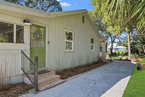 Coastal Cottage, Sleeps 6, Golf Cart included! House in Laguna Beach