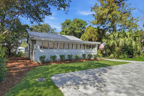 Coastal Cottage, Sleeps 6, Golf Cart included! House in Laguna Beach