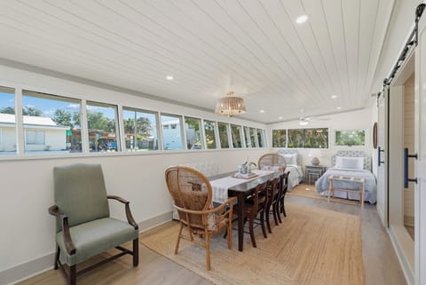 Coastal Cottage, Sleeps 6, Golf Cart included! House in Laguna Beach