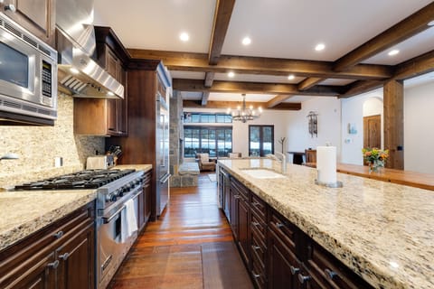 6-burner range for gourmet meals